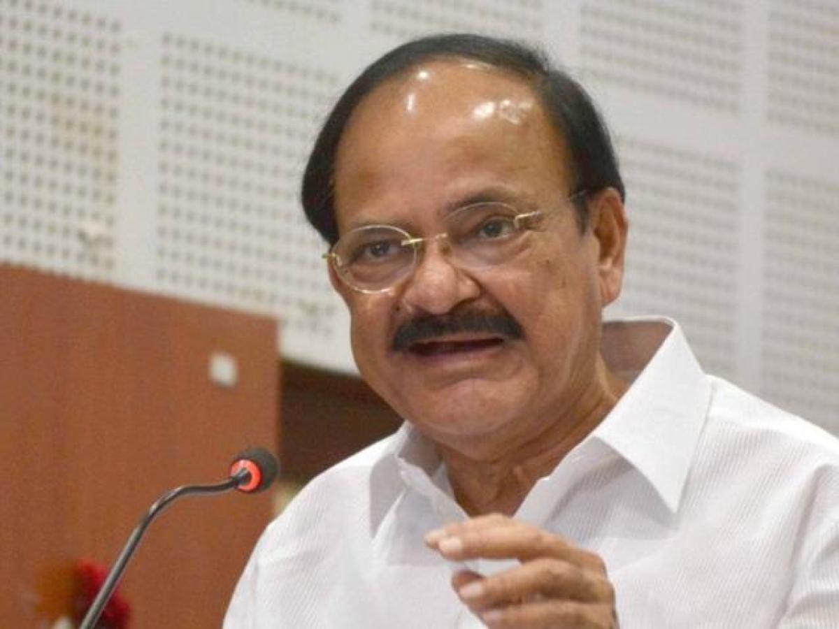 Venkaiah Naidu lashes out Congress for targetting Land Bill